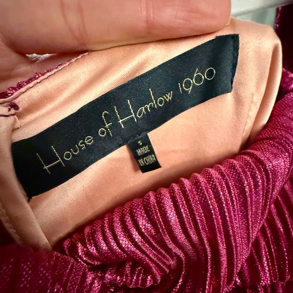 House of Harlow 1960 Metallic Magenta Pleated Cutout Jumpsuit - Picture 3 of 6